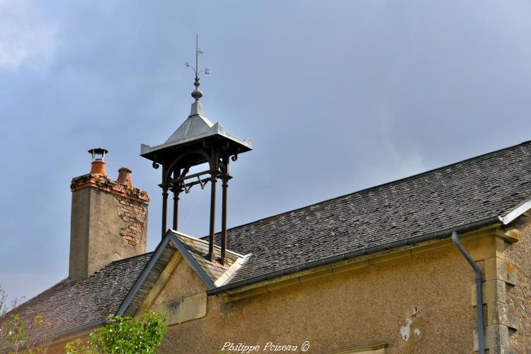 La girouette de l’école de Giry un patrimoine