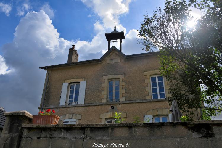 La girouette de l'école de Giry