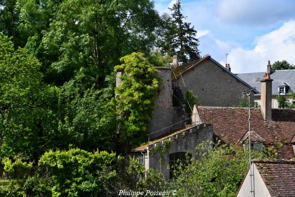 Ancienne tour de Lormes un beau patrimoine