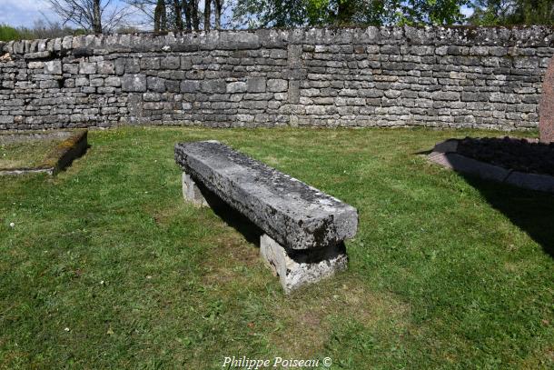 La Pierre des morts de Grenois un beau patrimoine