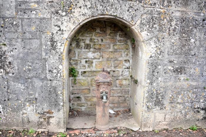 Borne fontaine de Guérigny