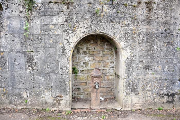 Borne fontaine de Guérigny