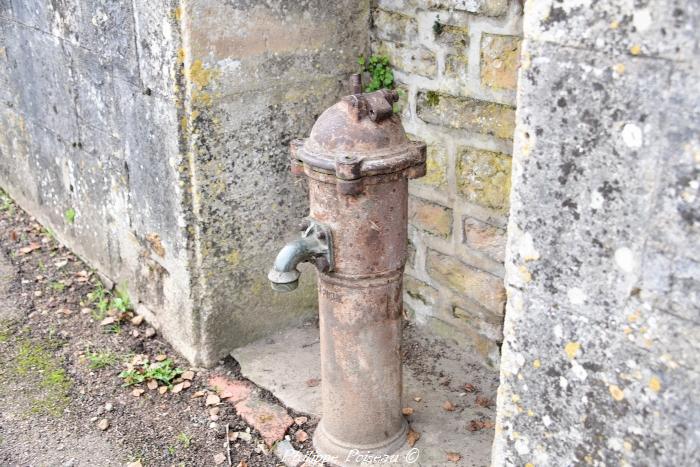 Borne fontaine de Guérigny