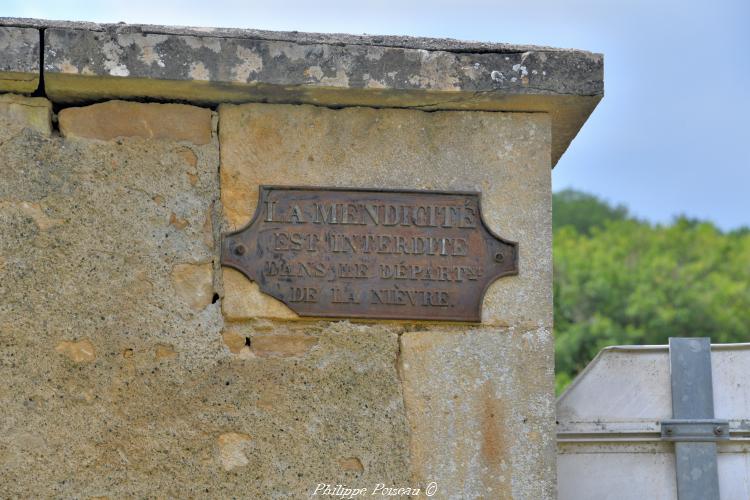 Plaque de la mendicité dans la Nièvre