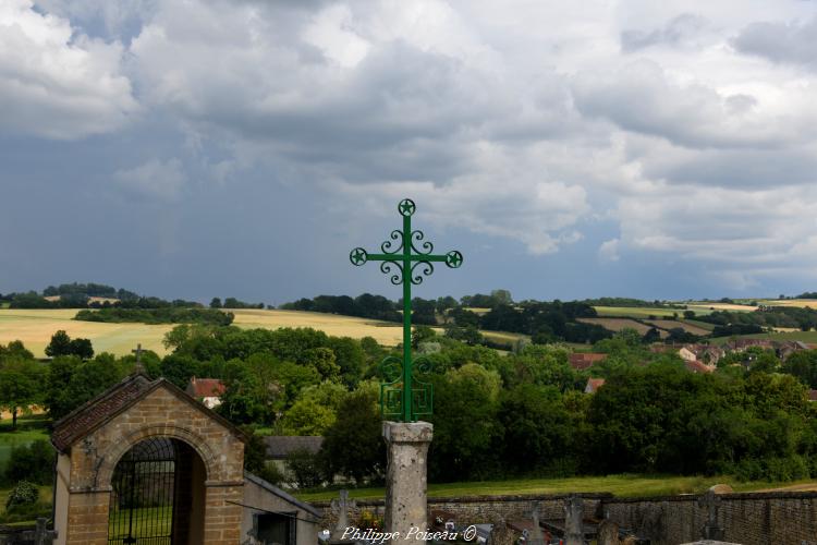 Croix du cimetière de Courcelles