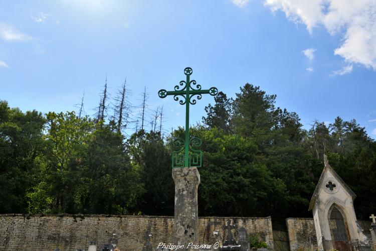 Croix du cimetière de Courcelles