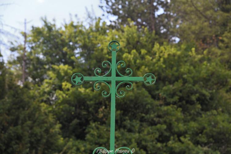 Croix du cimetière de Courcelles
