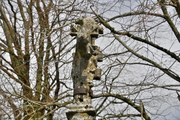 La Croix et Pierre des morts de Marigny-l'Église un beau patrimoine