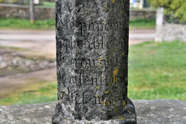 La Croix et Pierre des morts de Marigny-l'Église un beau patrimoine