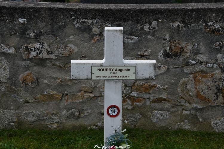 Carré militaire de Luzy