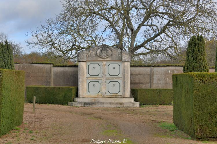 Caveau du cimetière de Cosne-sur-Loire un patrimoine
