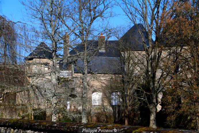 Château de Frasnay les Chanoines