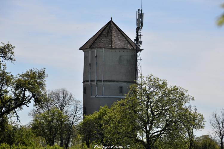 Château d'eau de Saint Parize le Chatel 