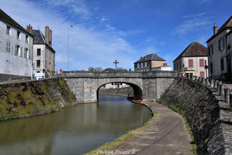 Pont du Canal de Châtillon-en-Bazois un beau patrimoine