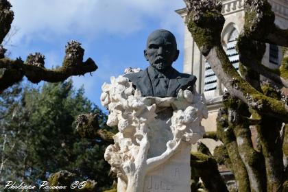 Monument Jules Renard de Chitry-les-Mines un remarquable écrivain