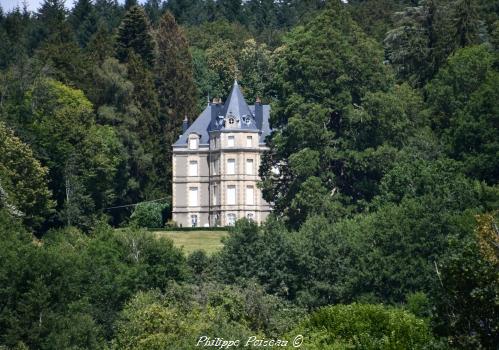 Château de Montmartin un beau Château de Lavault de Frétoy