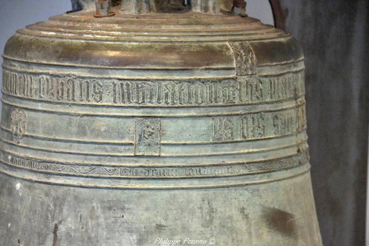 Ancienne cloche de l'église de Metz-le-Comte