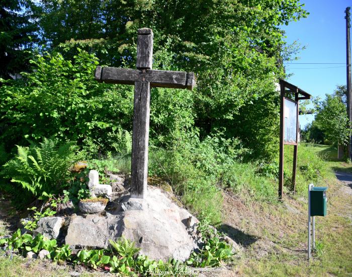 Les Croix de Les Carnés un beau patrimoine.