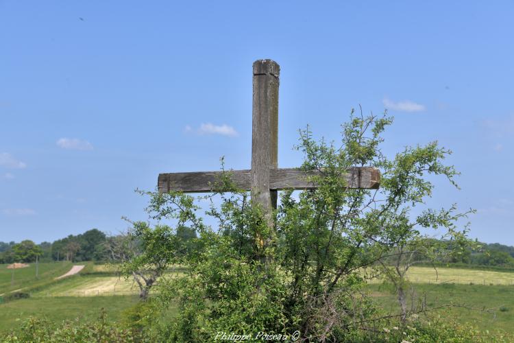 Croix du carrefour de Héry