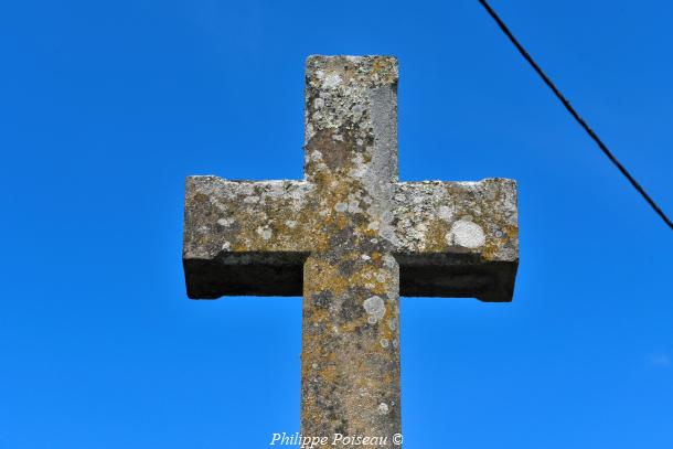 Croix du centre de Luthenay Uxeloup