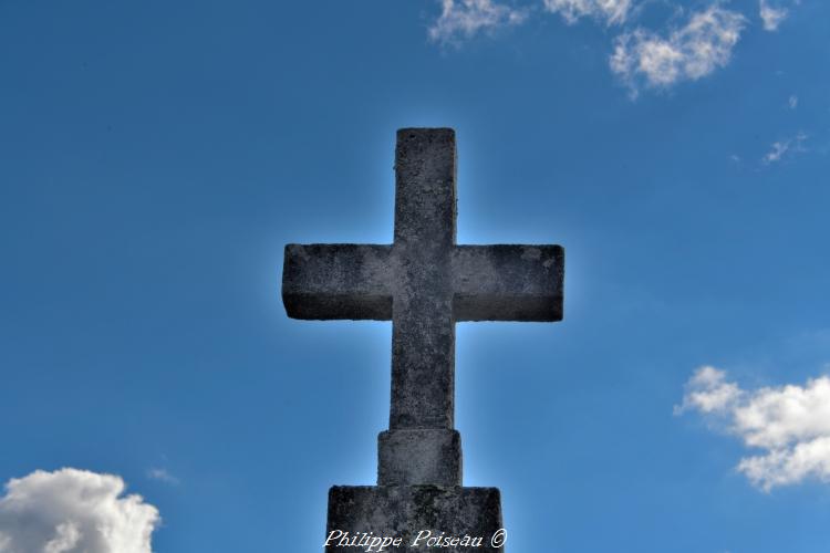 Croix du cimetière de Moux en Morvan