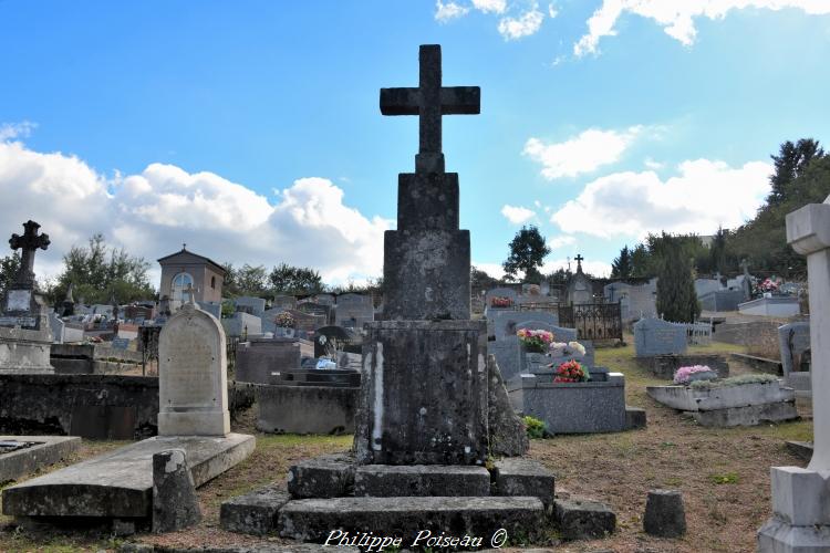 Croix du cimetière de Moux en Morvan un patrimoine