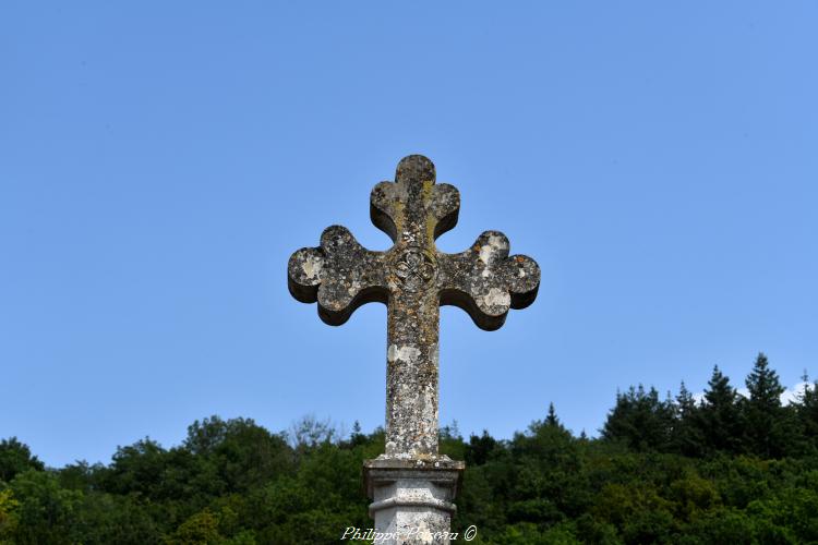 Croix du cimetière de Armes