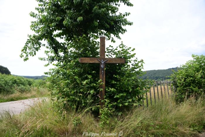 Crucifix de Boux Dessous un beau patrimoine.