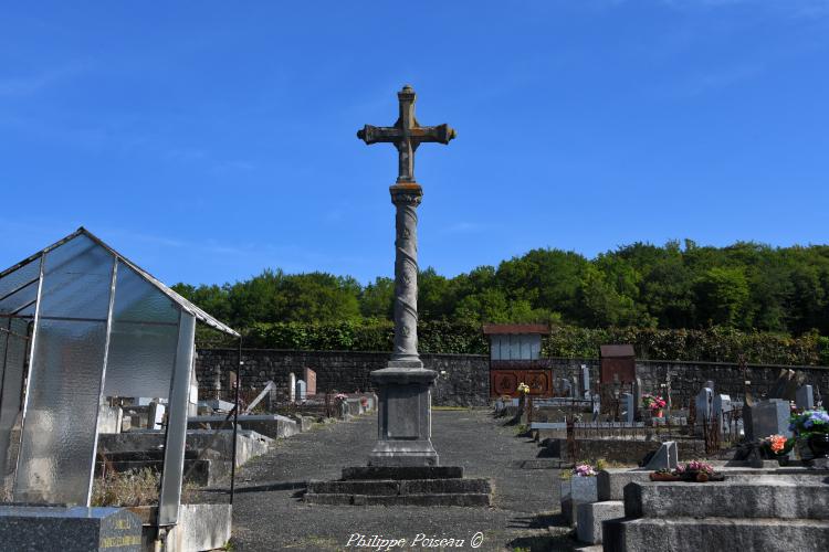 Croix du cimetière de Brassy