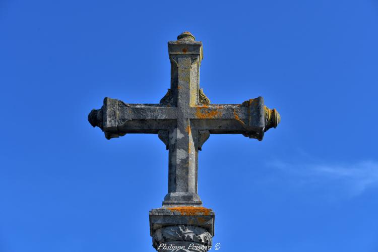 Croix du cimetière de Brassy