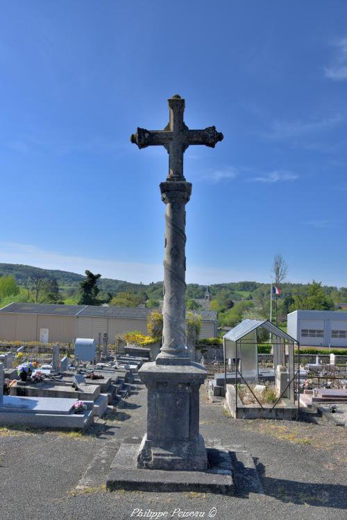 Croix du cimetière de Brassy