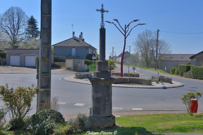 Croix de carrefour de Cercy la Tour un patrimoine