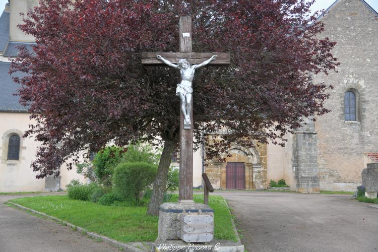 Crucifix du village de Cervon un patrimoine