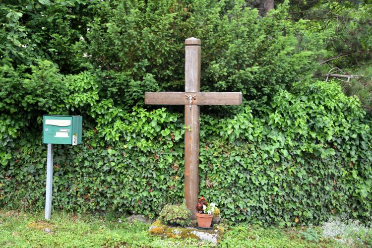 La croix du centre de Chalaux