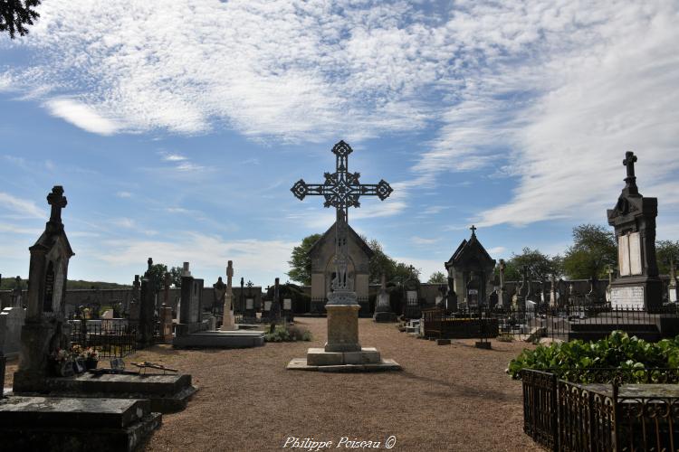 La croix du cimetière de Châtillon-en-Bazois