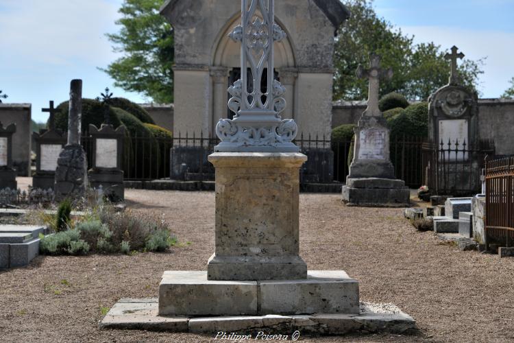La croix du cimetière de Châtillon-en-Bazois