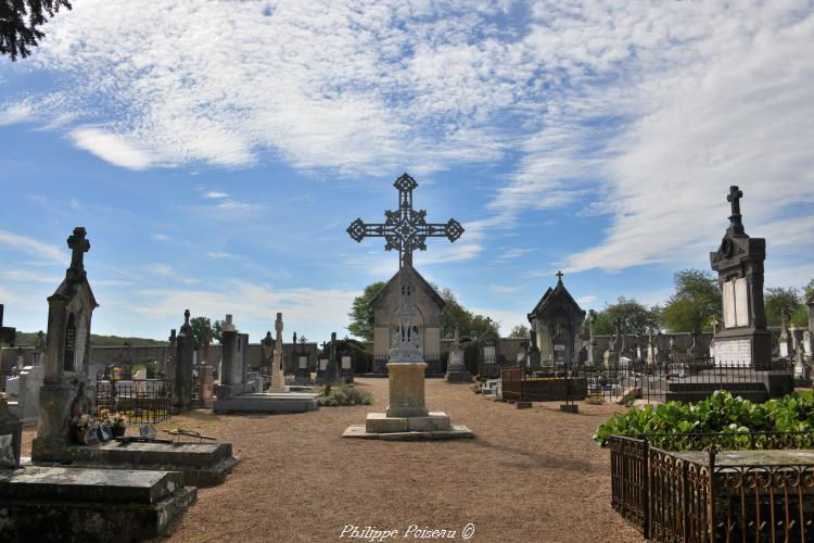 La croix du cimetière de Châtillon-en-Bazois