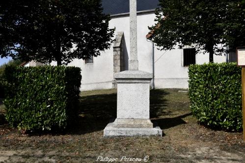 Croix du village de Gouloux