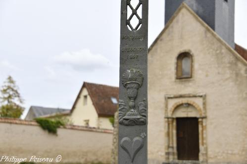 Support de la Croix d'Isenay