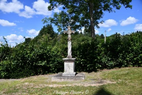 Croix de L’Huis Vacher un patrimoine de Lavault de Frétoy