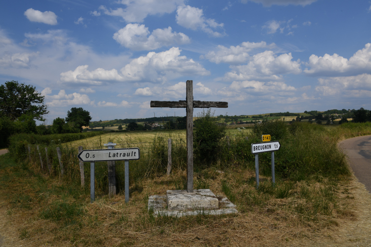 Croix en bois de Latrault un patrimoine