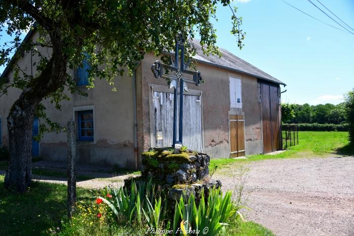 Croix du hameau Le Chariot 