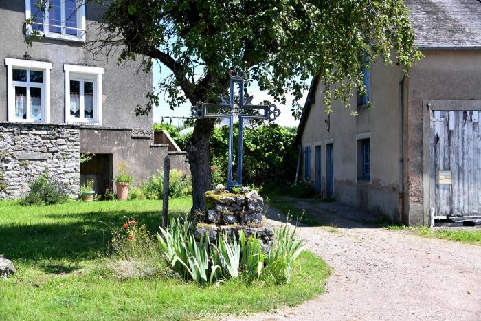 Croix du hameau Le Chariot un patrimoine de Blismes.