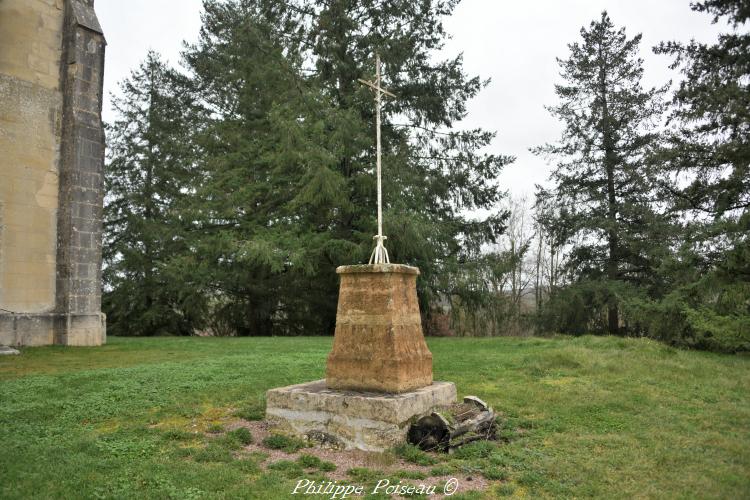 Croix de l’église de Marigny-sur-Yonne un patrimoine