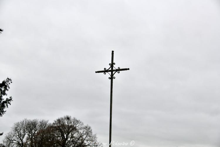 Croix de l'église de Marigny-sur-Yonne