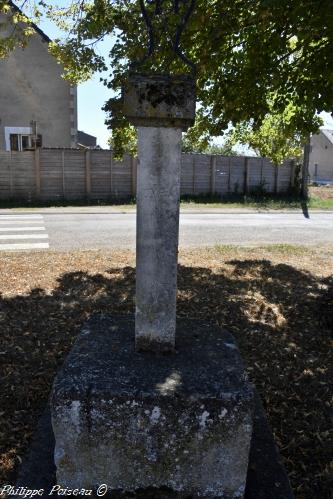 Croix du carrefour de Mézières
