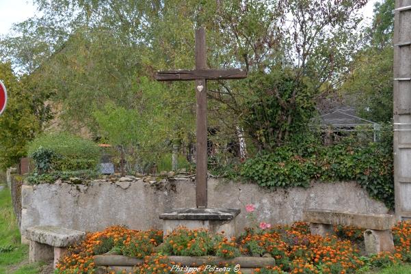 Croix du village de Millay Nièvre Passion