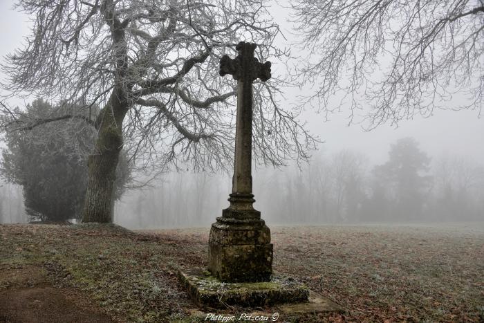 Croix de la butte de Montenoison