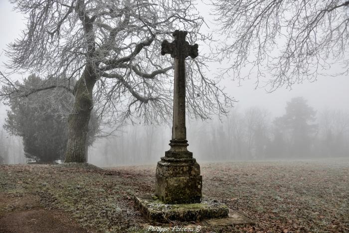 La croix de la butte de Montenoison un patrimoine