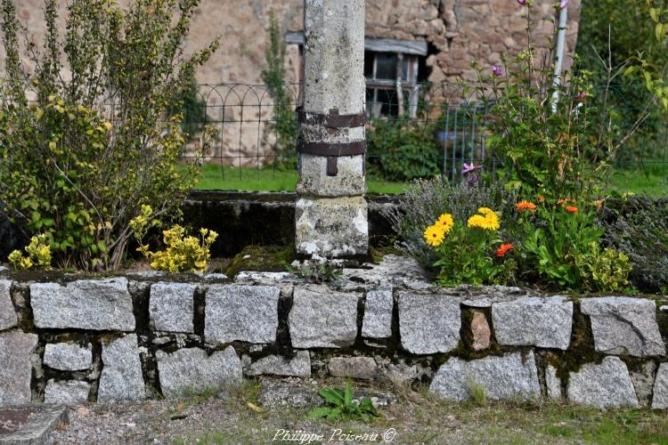 Croix de carrefour de Moux un patrimoine